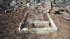 013 Zahájení čištění a dokumentace náhrobků na hřbitově ve Svatoboru    